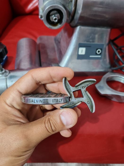 Mașina de tocat carnea profesională Fama Industriale