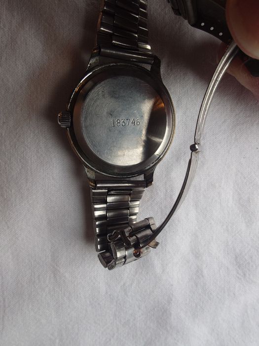 Полет - руски механичен часовник, с ръчно навиване.