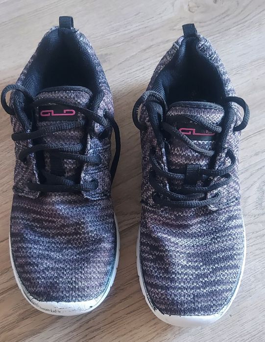 Tenisi sport, marimea 36.5 pret 20 lei