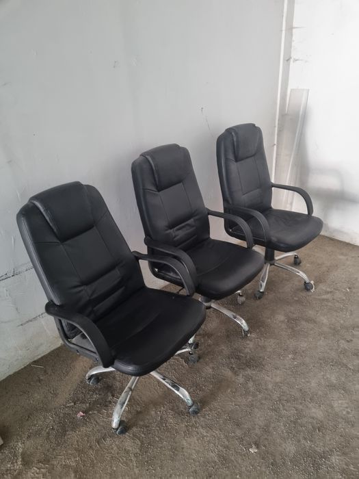 Кожени офис столове