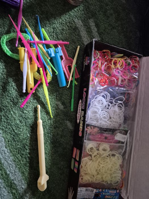 Комплект за правене на гривнички от ластичета