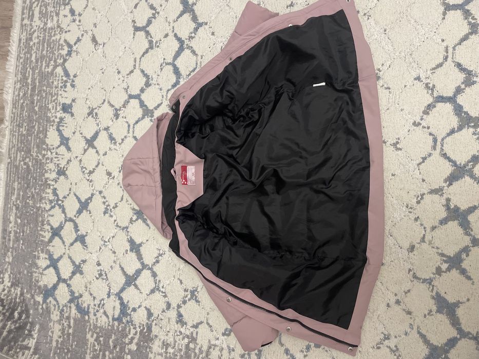 Продам куртку для девочек