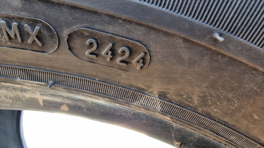 Anvelope 215/65R16C marca Michelin, DOT 2024,6 mm