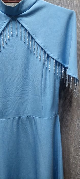 Прямое вечернее платье