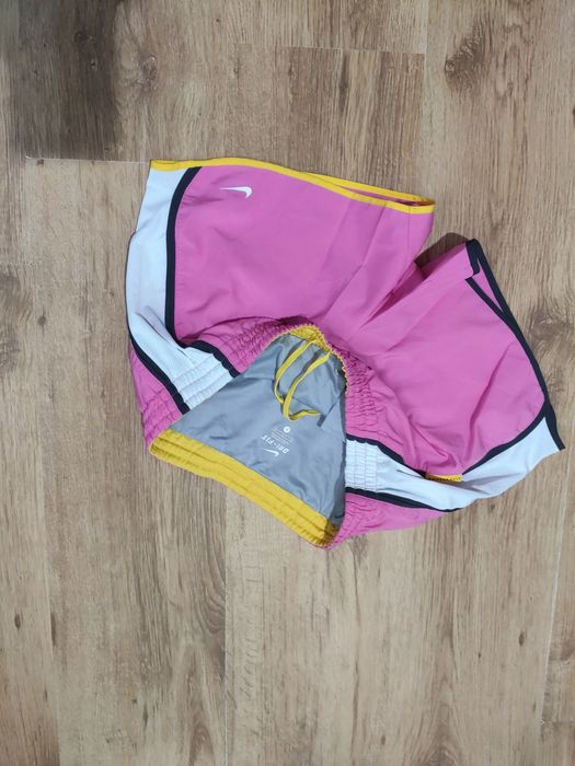 Pantaloni scurți de damă Nike mărimea S