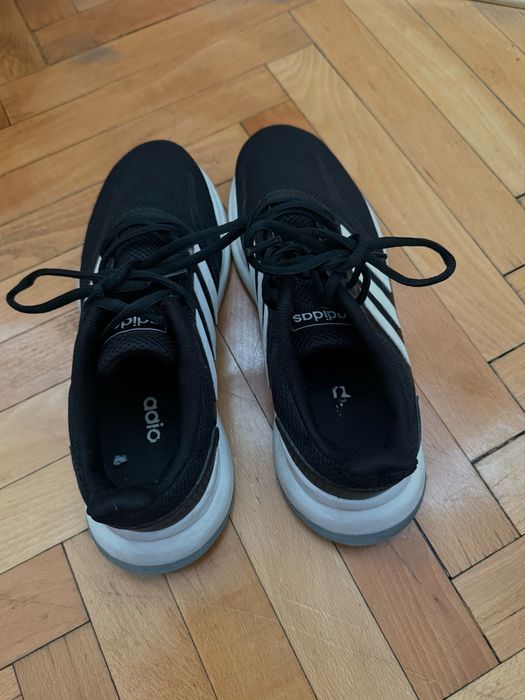Обувки на Adidas