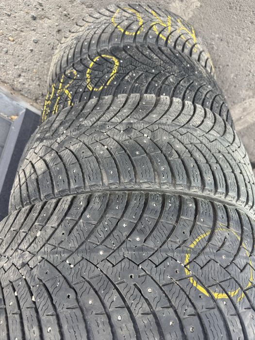 Зимние шины Pirelli 235/45/18
