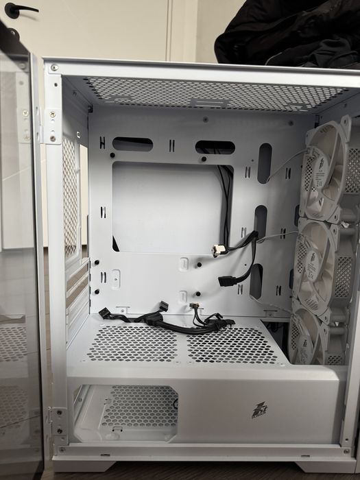 1stPlayer компютърна кутия, неразличима от нова