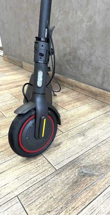 Trotinetă Electrică Xiaomi Mi Pro 2, Viteza: 25km/h, Putere motor: 300w!