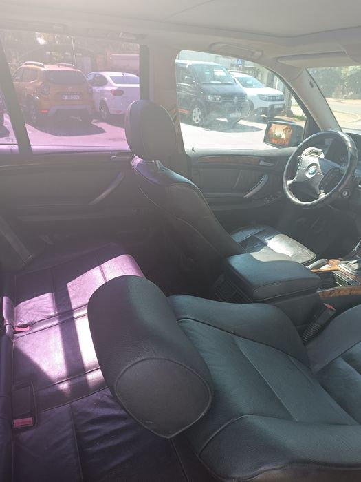 Vând BMW X5 e53, 2006,3.0d, facelift, 218 cp, funcțională, cu bătaie la motor, pentru dezmembrări.