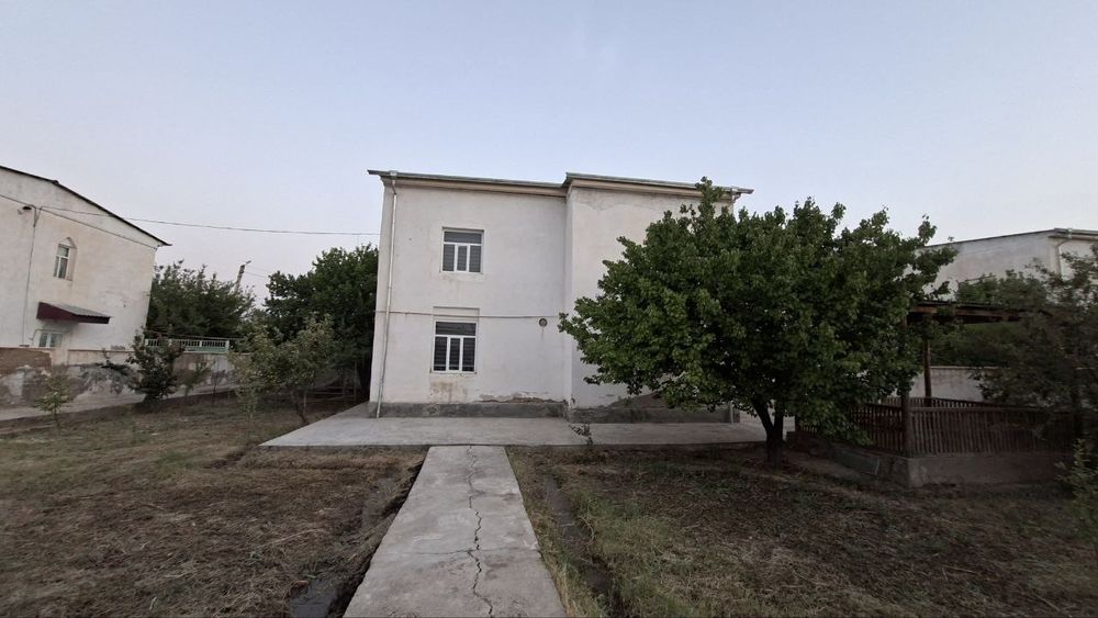 Уй сотилади барча кулайликларига эга