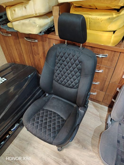 Mazda 6. 1 bona chap sidena