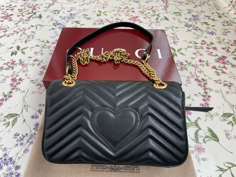 Оригинална Чанта Gucci Marmont Черна Шеврон Кожа Beloved Гучи Златно Gold GG Лого и Синджир