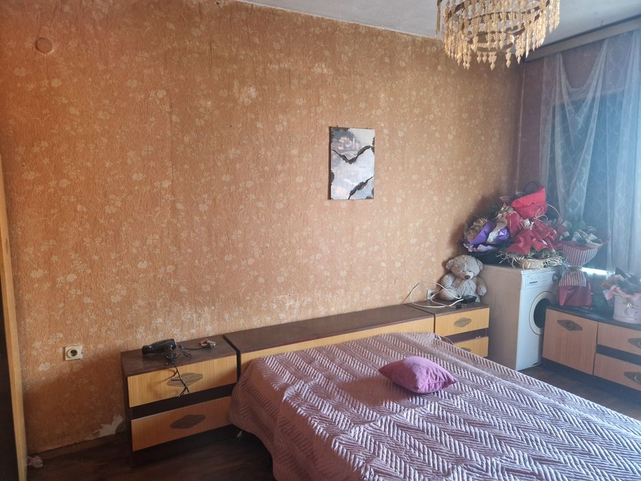 Продавам етаж от къща в Асеновград!