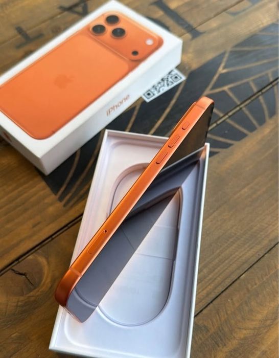 IPhone 17 Pro Max Cosmic Orange