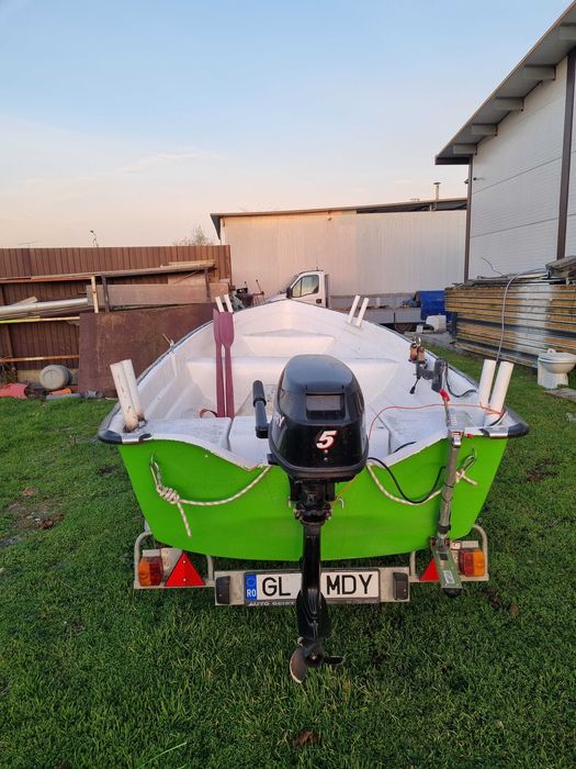 Barca cu motor 5 cp