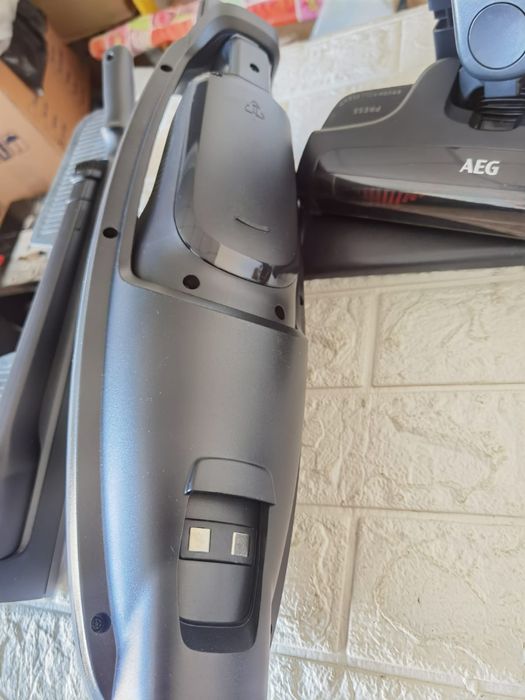 Aspirator fără fir vertical AEG QX8-2-ANIM 2 în 1