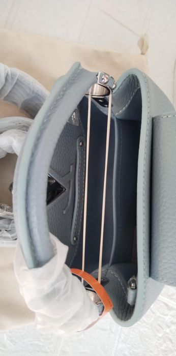 Светло синя baby blue Louis V