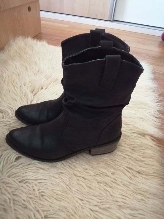 Botine negre. Mărimea 37