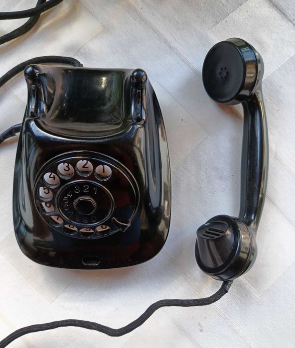 Работещ бакелитов телефон 1963 г. от Телефонен завод Белоградчик
