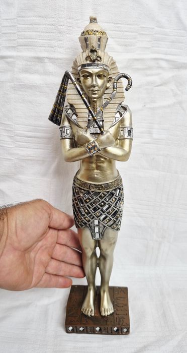 Figurină egipteană Tutankhamun din rășină acrilică, Colecția Leonardo, 36cm înnălțime.