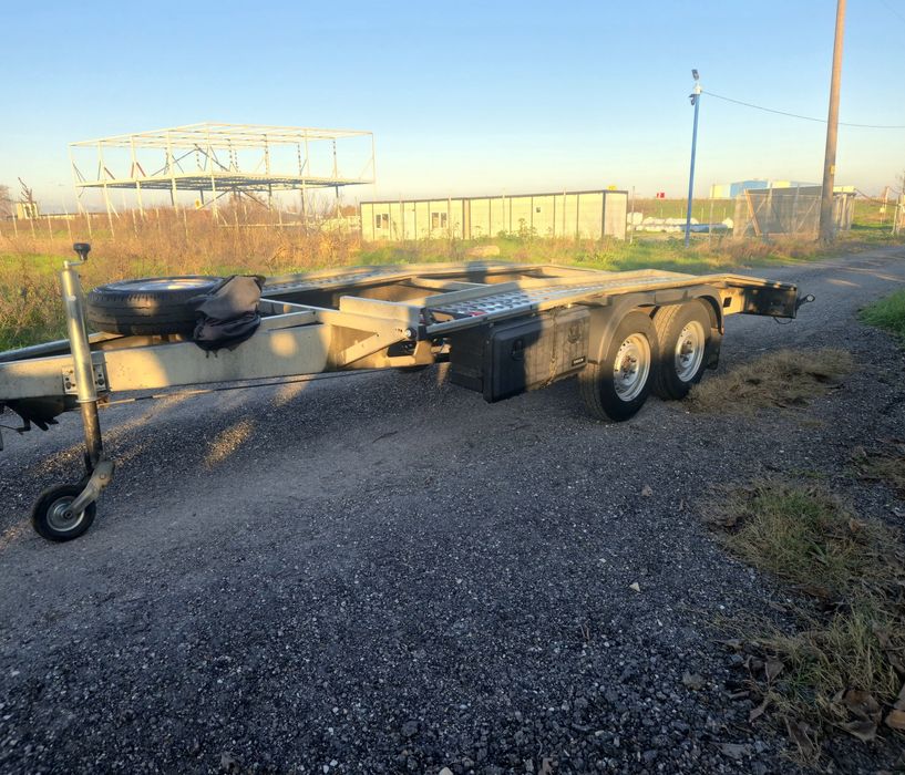 Платформа Ремърке 2700