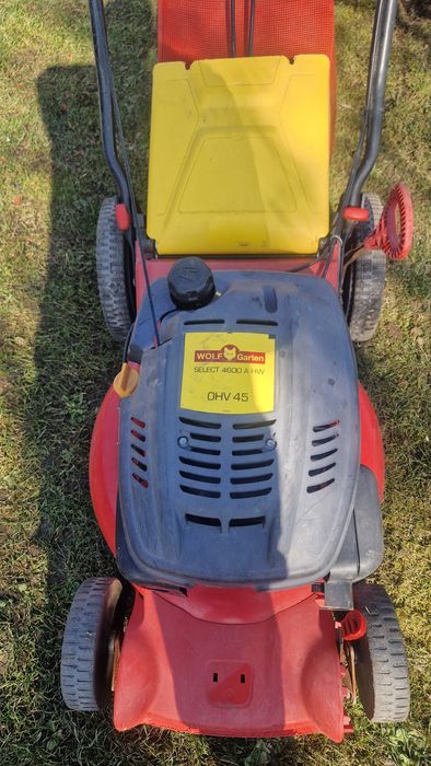 Vand masina de tuns iarba pe benzina cu tractiune