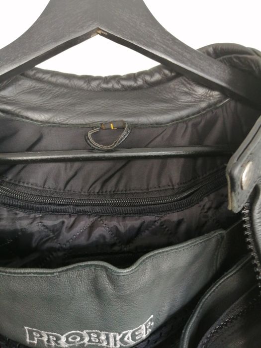 Vand echipament moto din două piese