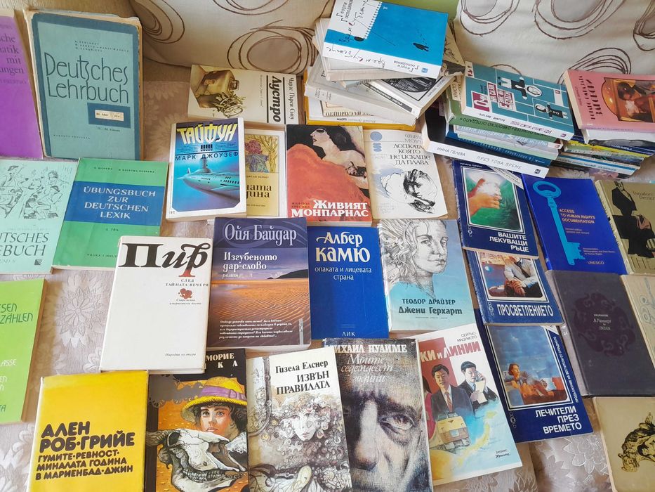 Книги за всеки. Много  стари и нови. Тотална  разпродажба.