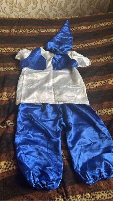 Яркий костюм гнома