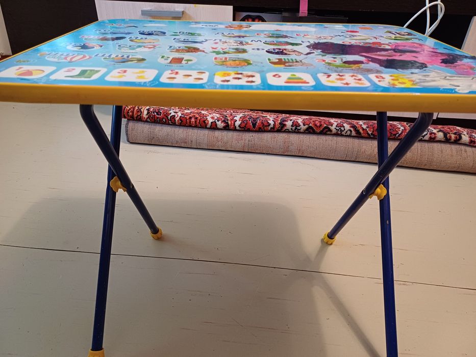 Продам детский мольберт и столик