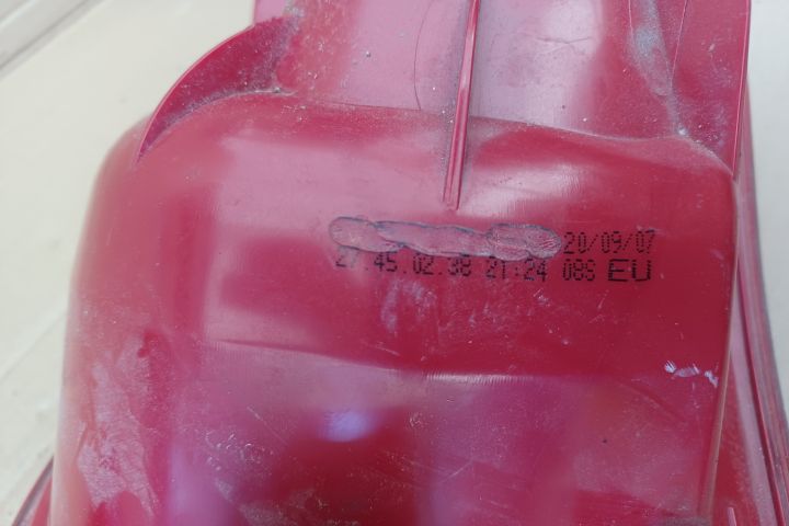 Lampa / Tripla stop dreapta pe aripa Volkswagen VW Passat B6