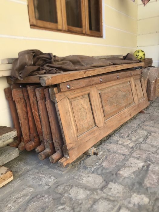 Qadimiy bogʻdodiy eshiklar sotiladi