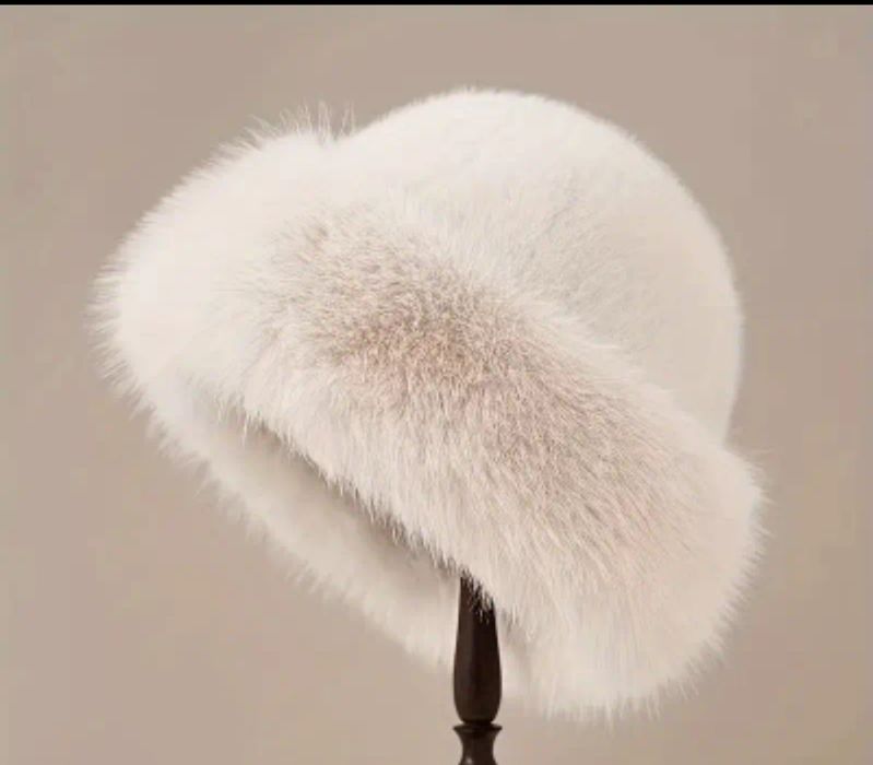 Дамска пухена шапка