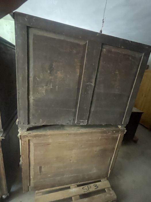 Mobilier din lemn masiv vechi – comode