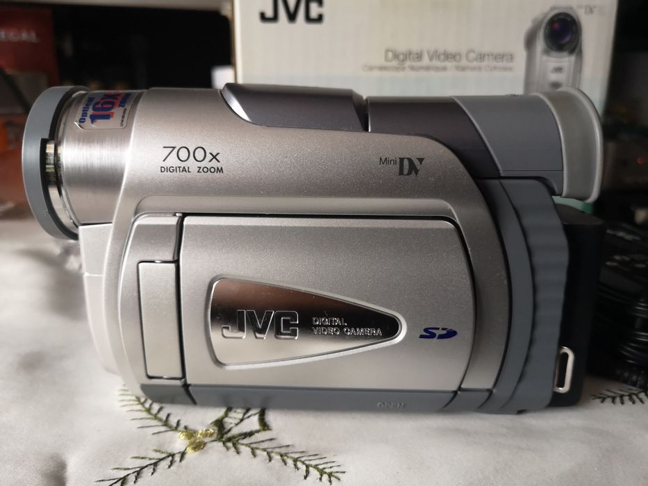 Видео камери MiniDV и VHS C на JVC и Panasonic