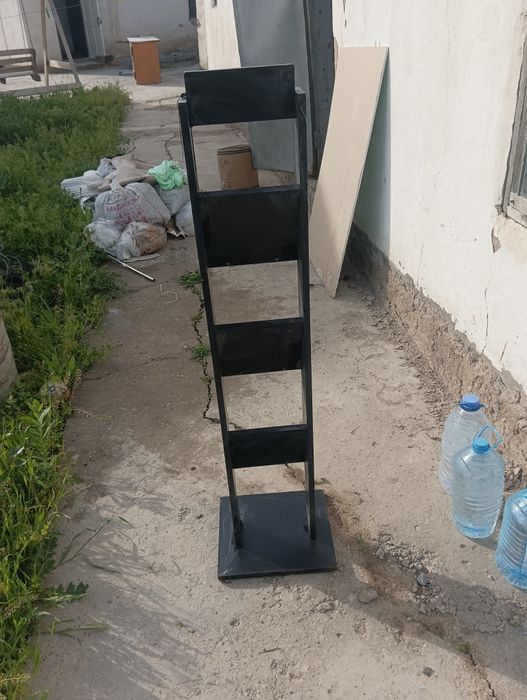 Торговая стойка деревянная