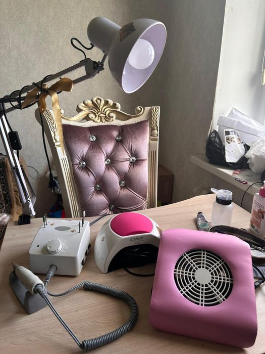 Продам комплект для работы мастера маникюра