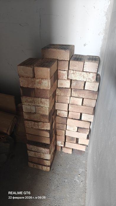 Продаю кирпичи ..