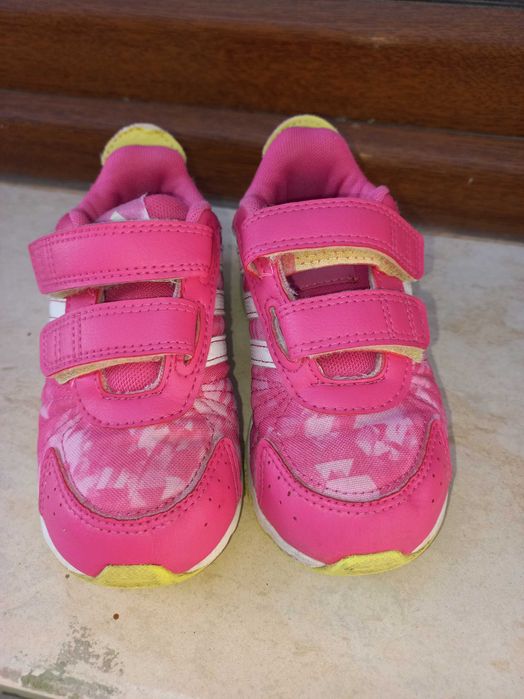 Маратонки адидас за момиче 23н