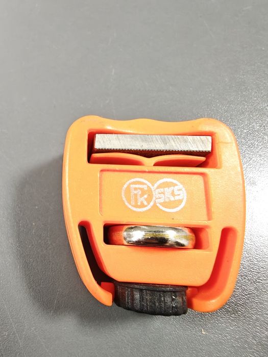 Джобен инструмент за заточване на ски