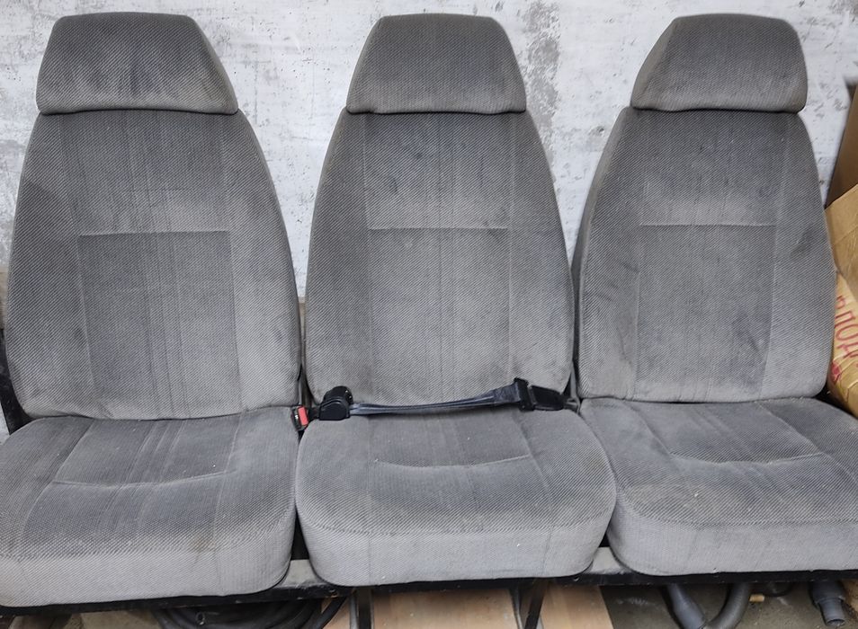 Ряд сидений.    .