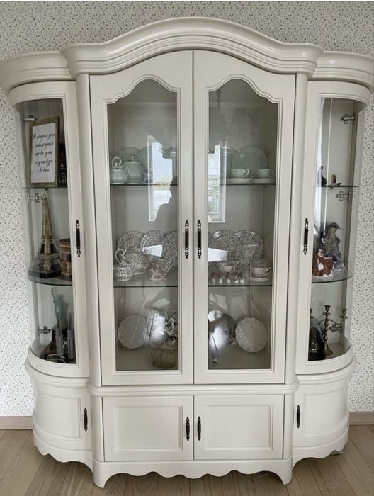 Сервант, буфет, шкаф из драгоценной древесины БУК.