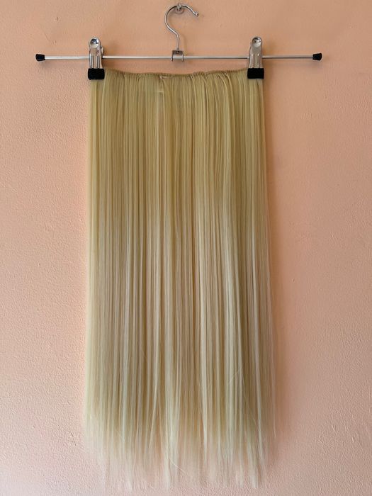 Екстеншън на треса 100 грама 
Дължина 60 см.  Ширина 25 см. с 5 щипки