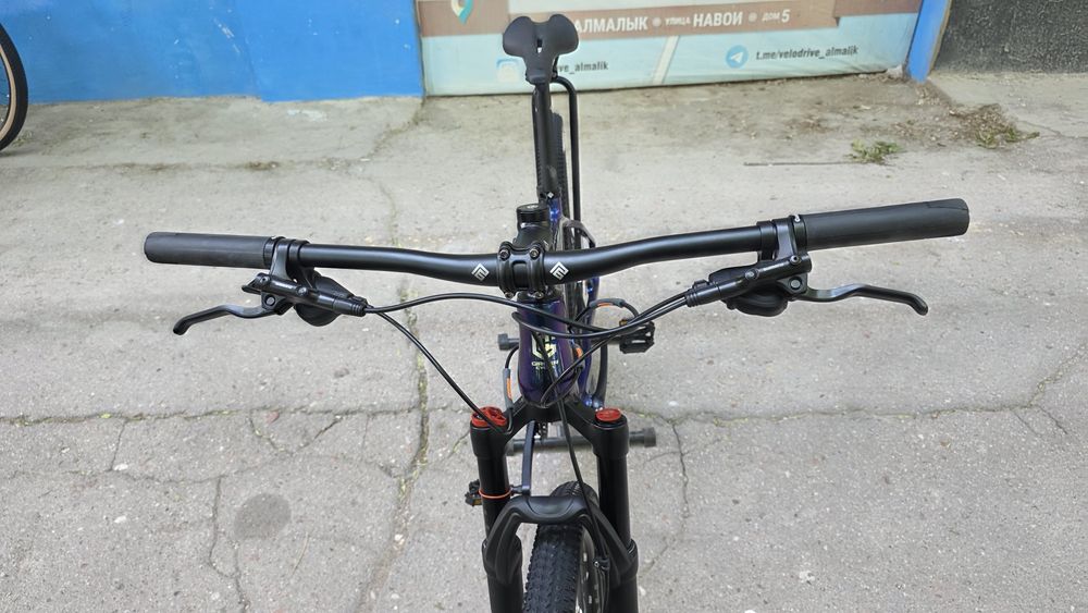 Карбоновый велосипед GIRDERCYCLE 27,5
Колеса 29, рама 17
В