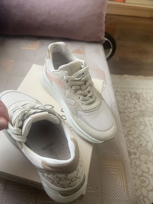 Фирменый италия  кроосовки 36 р