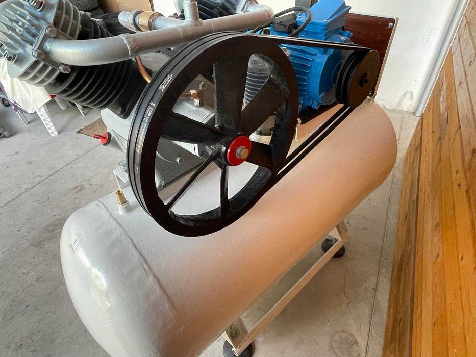 Български трифазен компресор УК 50