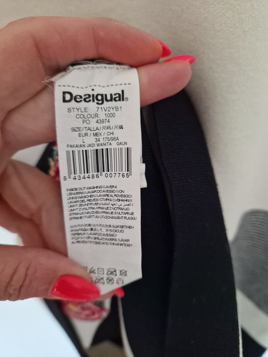 Страхотна рокля DESIGUAL размер L