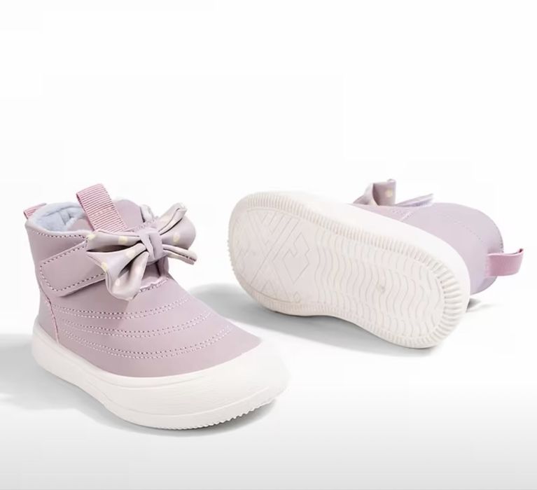 Продам новые детские ботинки