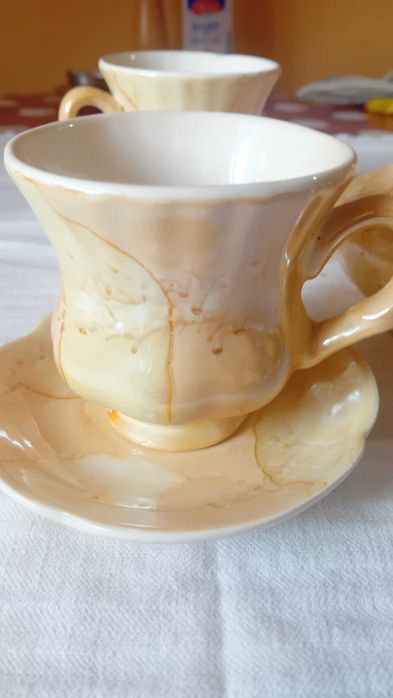 Сервиз за кафе с шест чашки и захарница